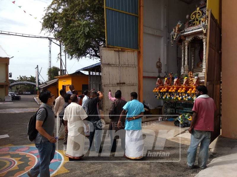 Ahli Jawatankuasa Kuil Sri Subramaniya Swami Devasthanam, Sungai Petani membuat persiapan sempena perayaan Thaipusam yang akan bermula 20 Januari ini.