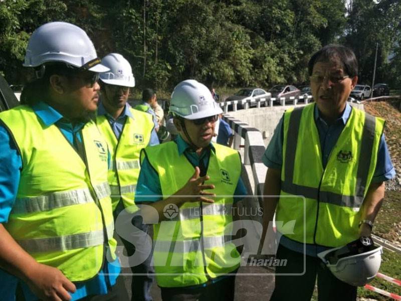 Baru Bian ketika meninjua kawasan cerun di Cameron Highlands.