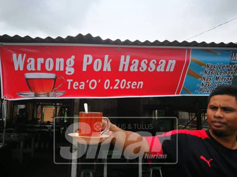 ‘Warong Pok Hassan’ menjual teh o 20 sen segelas sejak lebih dua dekad lalu.