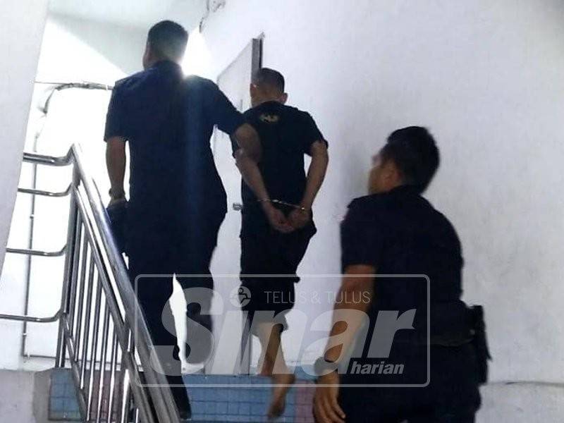 Pemandu lori tersebut dibawa ke Balai Polis Kulim untuk siasatan lanjut.