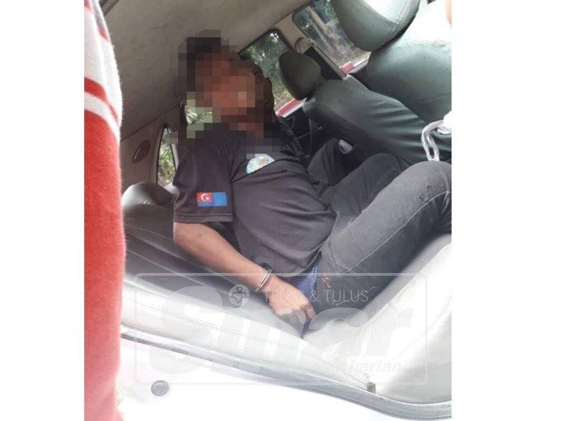 Suspek ditahan polis selepas dipercayai terlibat dalam kes curi bateri jentera berat.