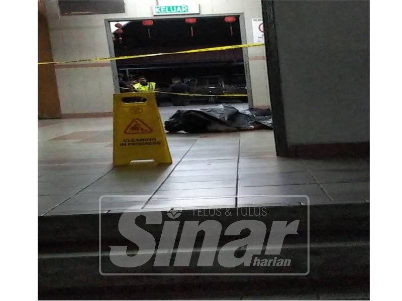 Mangsa maut di tempat kejadian selepas cedera parah akibat ditikam.