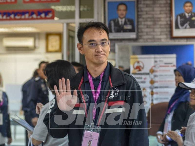 Calon Bebas, Wong Seng Yee ketika hadir di pusat pengundian pagi tadi. - Foto Sinar Harian oleh SHARIFUDIN ABDUL RAHIM