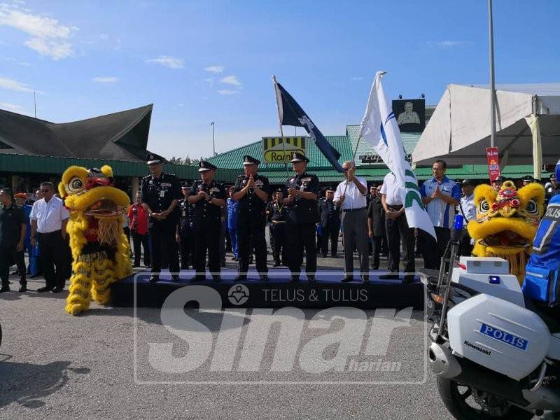 Pelancaran Op Selamat Ke-14 2019 sempena sambutan Tahun Baru Cina di Hentian Rehat dan Rawat(R&R) Seremban arah utara di sini, hari ini. 