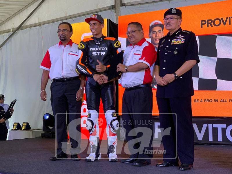 Hafizh Syahrm dilantik sebagai duta dan ikon Kempen Keselamatan Balik Kampung Bermotosikal PROVITON dan Jabatan Siasatan dan Penguatkuasaan Trafik (JSPT) PDRM.