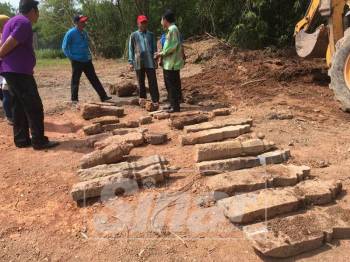 Misteri penemuan batu hidup di tanah perkuburan