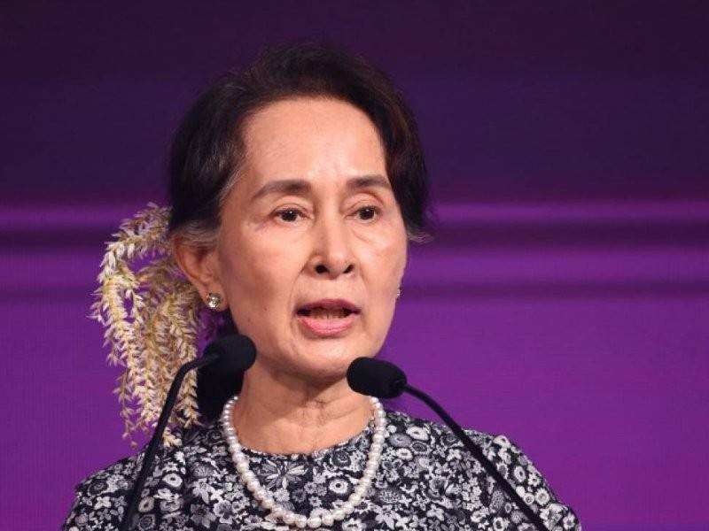 Suu Kyi mempelawa pelabur global untuk melabur di Myanmar. - Foto AFP