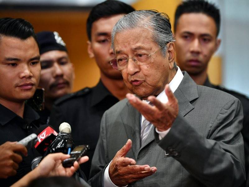 Perdana Menteri Tun Dr Mahathir Mohamad ditemu bual pemberita selepas menghadiri Program Eksekutif Pengurusan Tertinggi Badan Berkanun Persekutuan (BBP) bertemakan BBP Wibawa Pemacu Malaysia Baharu hari ini. - Foto Bernama