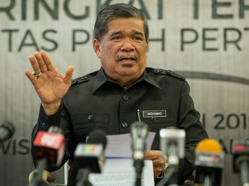 Menteri Pertahanan Mohamad Sabu ketika sidang media selepas mempengerusikan Mesyuarat Meja Bulat Peringkat Tertinggi Kertas Putih Pertahanan di Wisma Perwira hari ini. Foto: Bernama