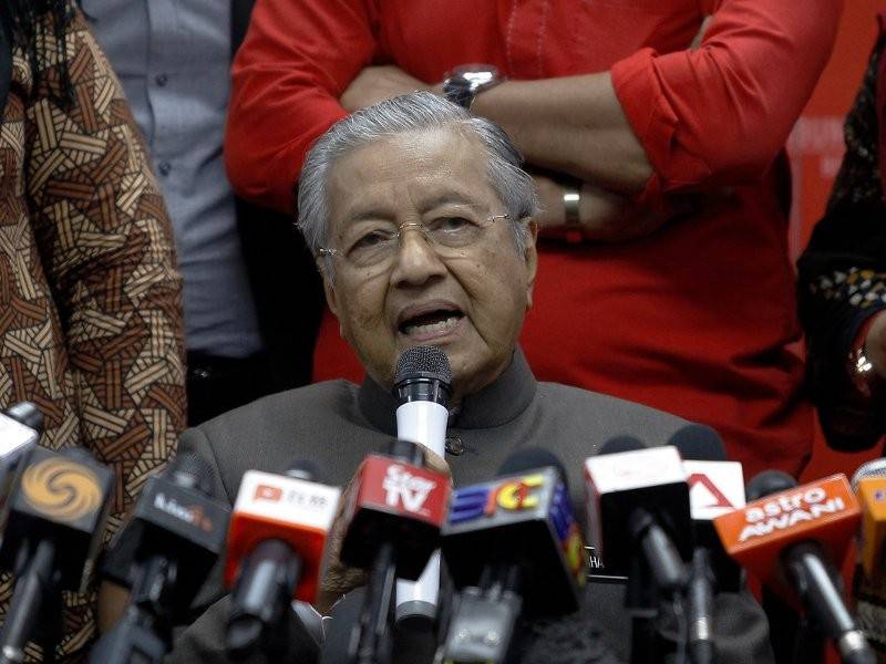 Perdana Menteri yang juga Pengerusi Parti Pribumi Bersatu Malaysia (Bersatu) Tun Dr Mahathir Mohamad ketika sidang media selepas mempengerusikan Mesyuarat Majlis Pimpinan Tertinggi Bersatu di Menara Yayasan Selangor, hari ini. Foto: Bernama