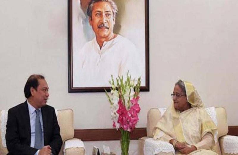 Hasina bertemu Timbalan Menteri Luar Vietnam, Nguyen Quoc Dzung di kediaman rasmi beliau di Gono Bhaban, semalam.- Foto BSS