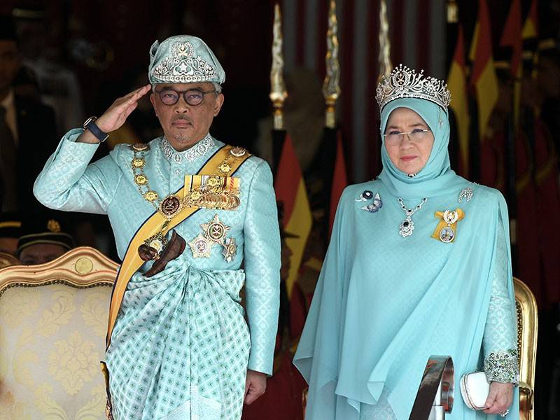  Kebawah Duli Yang Maha Mulia Seri Paduka Baginda Yang di-Pertuan Agong XVI, Al-Sultan Abdullah Ri’ayatuddin Al-Mustafa Billah Shah ibni Sultan Haji Ahmad Shah Al-Musta’in Billah. - Foto Bernama