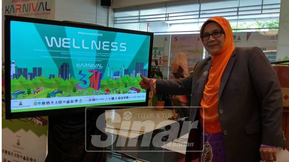 Dr Siti Mariah memberi penerangan berhubung Karnival 3W yang dilancarkan, hari ini
