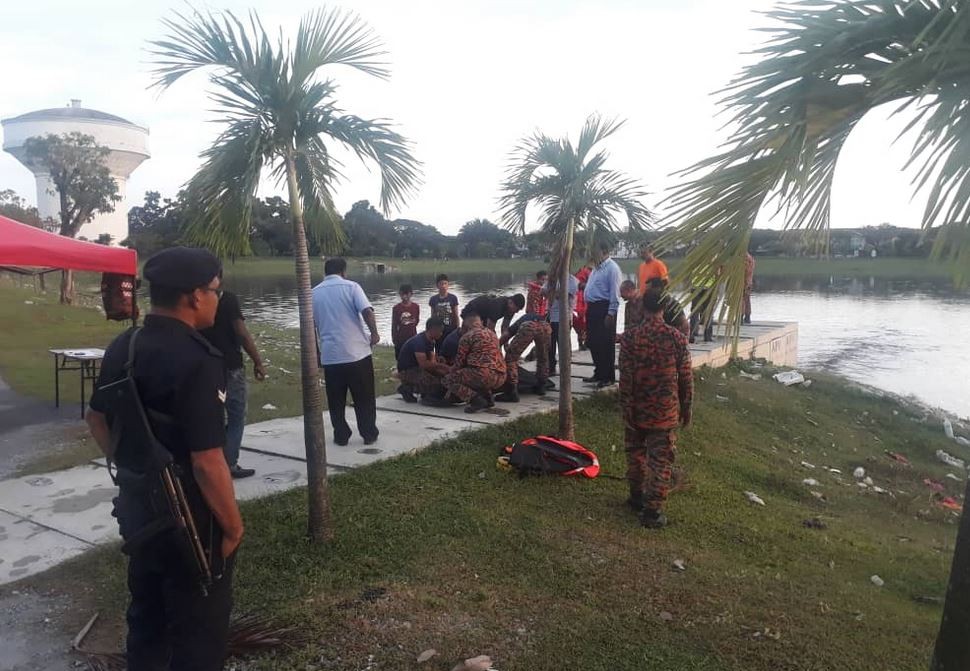 Mangsa lemas selepas tergelincir ke dalam tasik ketika bermain dengan dua lagi rakan.
