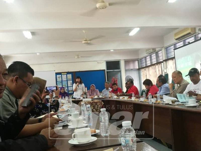 Sesi dialog bersama warga St.Thomas di SMK Abu Bakar Kuantan