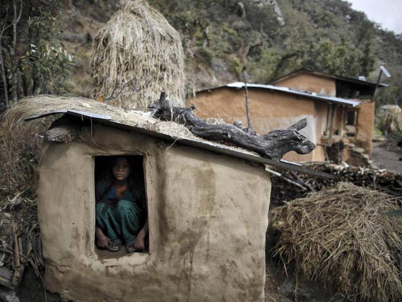 Wanita di wilayah barat Nepal dipaksa tinggal di pondok lumpur tidak bersih ketika datang bulan walaupun undang-undang melarang amalan itu.