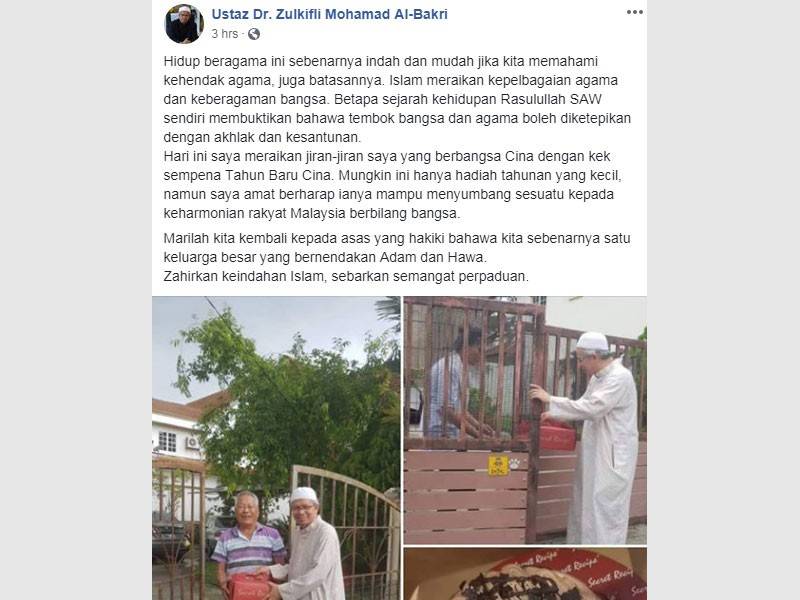 Beberapa keping gambar yang dimuat naik Zulkifli ketika menyampaikan kek kepada jiran bukan Islam mendapat pujian netizen.