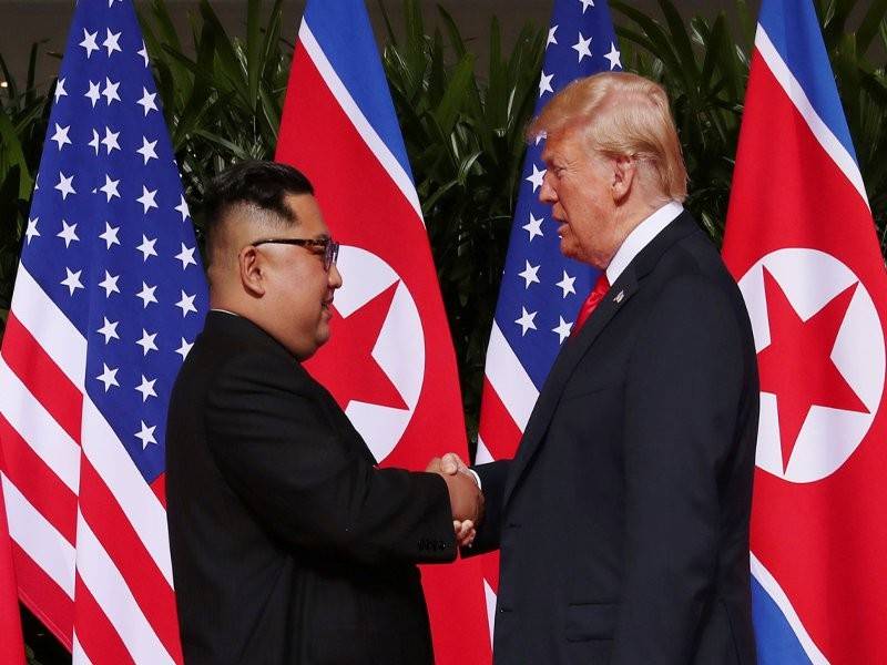  Pertemuan kedua Jong-un (kiri) dan Trump akan berlangsung pada akhir bulan ini.
