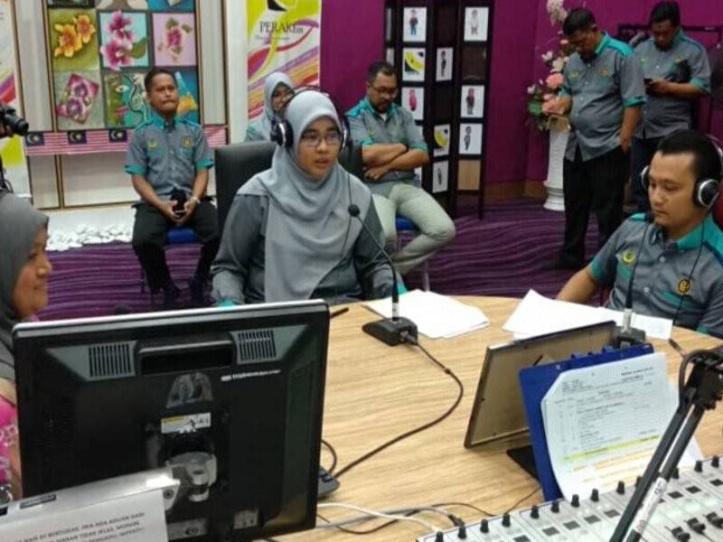 Siti Aishah ketika ditemu bual di konti Perak FM pagi tadi.