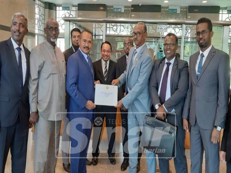 Abu Bakar menerima surat rasmi daripada Menteri Perdagangan، Industri dan Pelancongan Republik Somaliland، Mohamoud Hassan Sa'ad semalam.