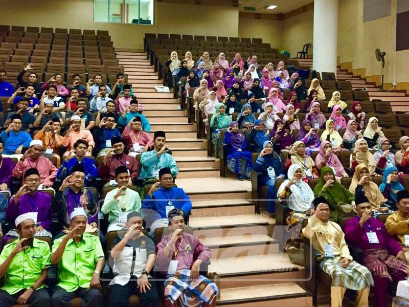 Antara ahli Isma yang terlibat dalam AGM Isma Cawangan Kuantan 2019-2021 di Auditorium Utama, Kuliyyah Farmasi UIAM sebentar tadi.