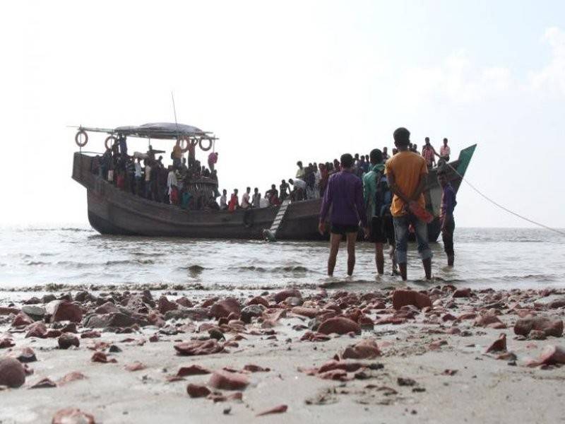 Setiap mereka dikenakan bayaran RM4,882 setiap seorang untuk meredah perjalanan berbahaya di laut.