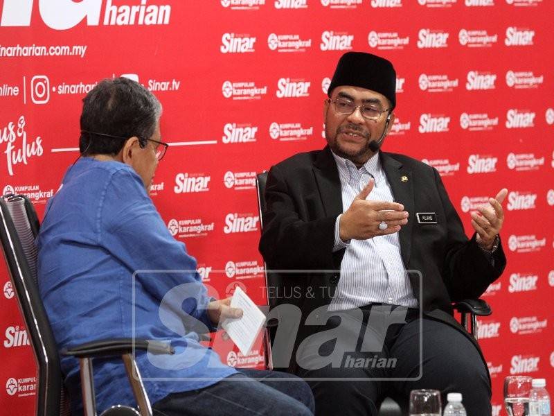 Mujahid ketika bercakap dalam program Bicara Minda di Dewan Karangkraf, di sini, hari ini. - Foto Sinar Harian ASRIL ASWANDI