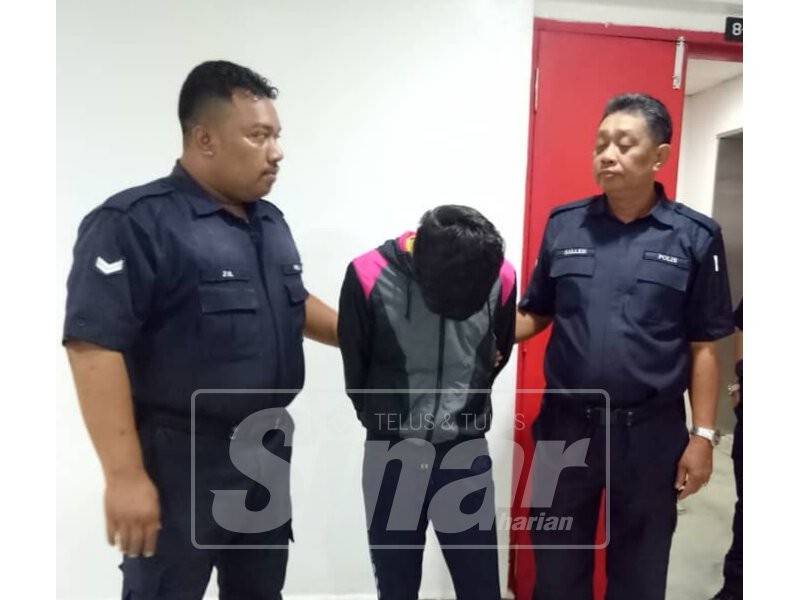 Tertuduh, Mohd Azray Abdul Sani, 24, mengaku tidak bersalah atas pertuduhan menjadi orang tengah untuk aktiviti pelacuran.
