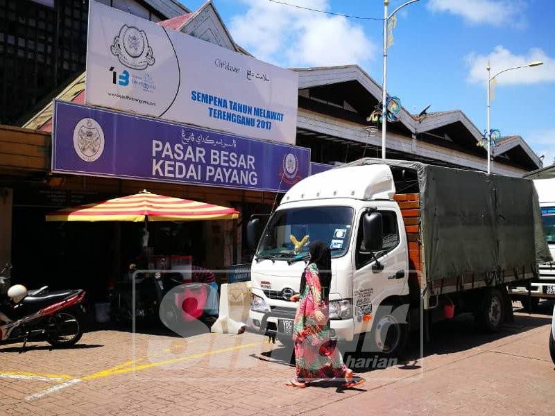 Pintu masuk ke Pasar Payang lama yang bakal diroboh dan dibina semula.