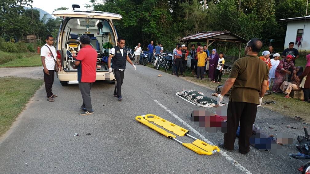 Seorang maut dan seorang lagi cedera parah setelah motosikal ditunggang mereka terlibat kemalangan.
di KM 2 Bukit Perah - Kuala Kejir (Kg Jak), Hulu Terengganu, lewat petang tadi.-Ihsan Polis