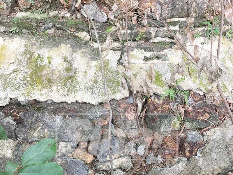 Tembok yang tersedia wujud di Bukit Ranting, Duyong.