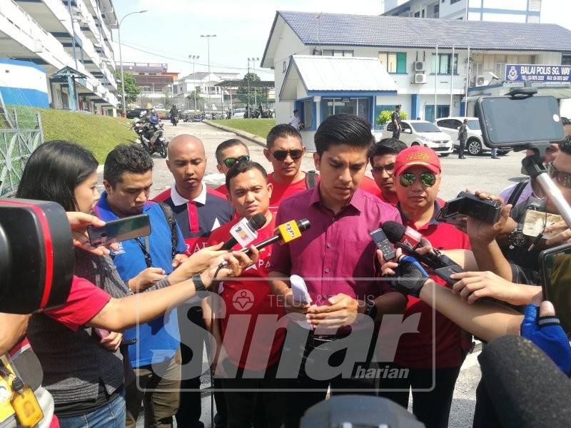 Syed Saddiq hadir membuat laporan polis di Balai Polis Sungai Way.