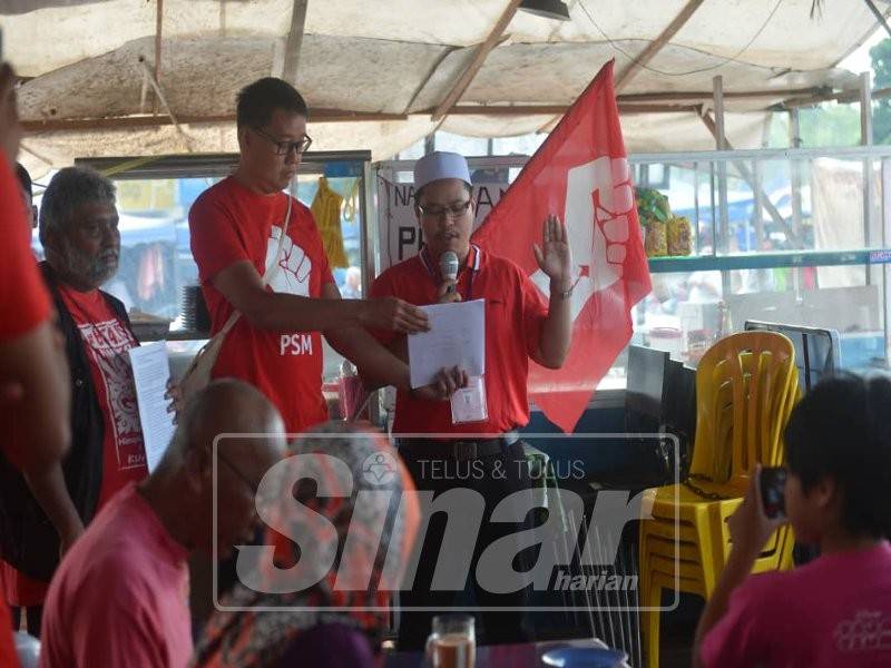 Nik Aziz lafaz ikrar dan isytihar harta di Pasar Pagi Semenyih. Foto Sinar Harian: SHARIFUDIN ABDUL RAHIM 