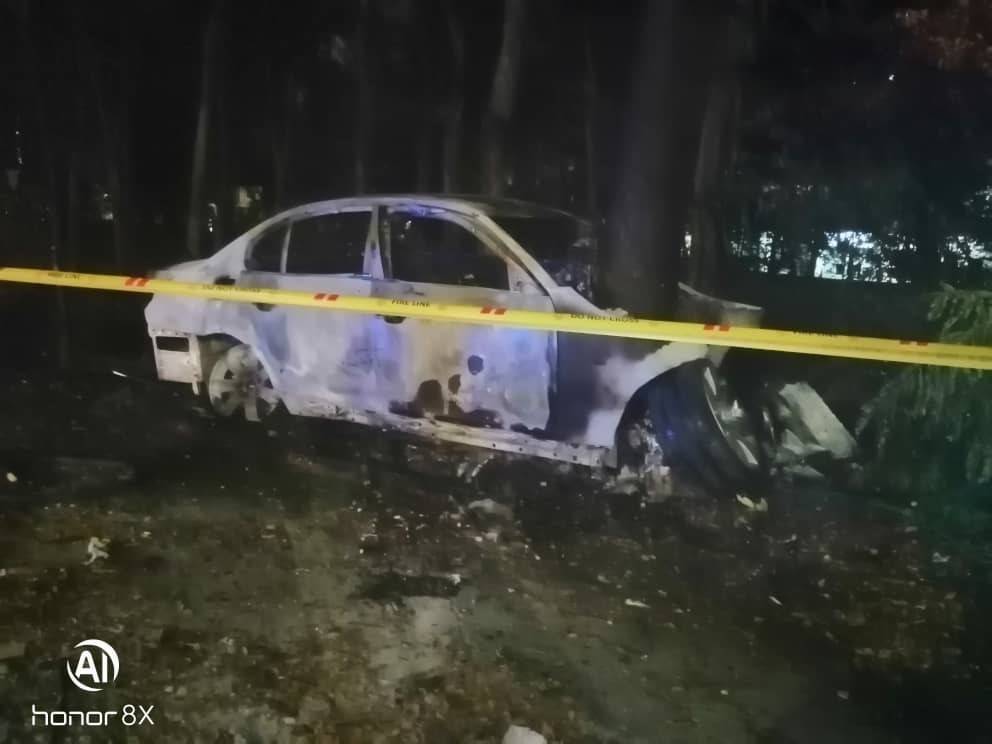 Kenderaan mangsa yang hangus terbakar 100 peratus.