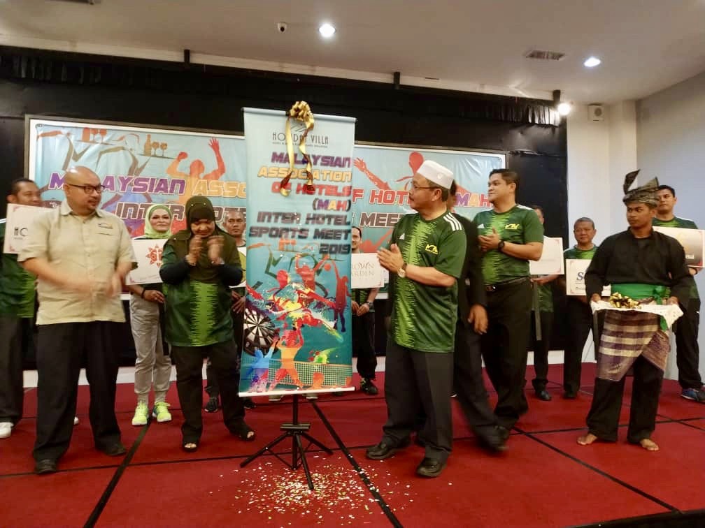 Md Anizam merasmikan Sukan Antara Hotel 2019 di Hotel Holiday Villa, hari ini. 