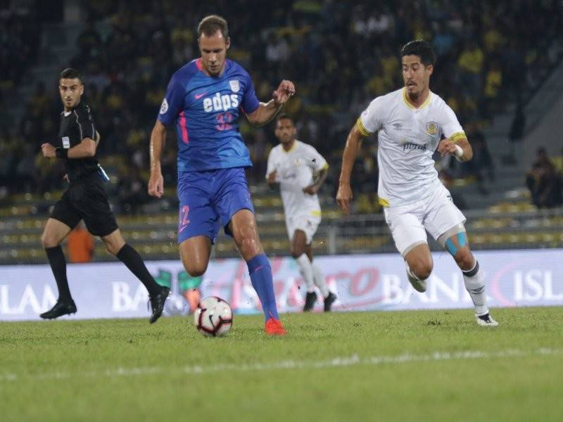 Aksi Brendan Gan ketika berdepan Kitchee FC baru-baru ini. - Foto Perak FA