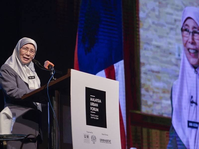 Timbalan Perdana Menteri Datuk Seri Dr Wan Azizah Wan Ismail berucap pada Pelancaran 'Malaysia Urban Forum (MUF) 2019' di Pusat Konvensyen Kuala Lumpur hari ini. - Foto Bernama