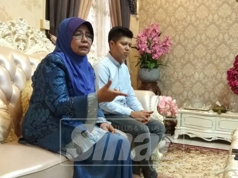 Hamidah bersama Azrul Suhadi pada sidang media di rumahnya, di sini.