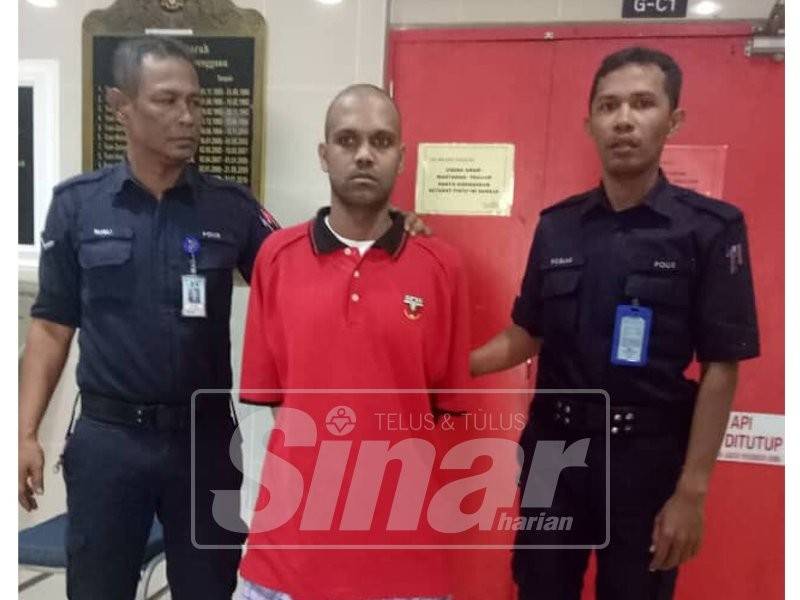 Tertuduh, Firoz Miah, 29, dijatuhi hukuman 30 bulan penjara selepas mengaku salah melakukan serangan seksual ke atas seorang pelajar sekolah.