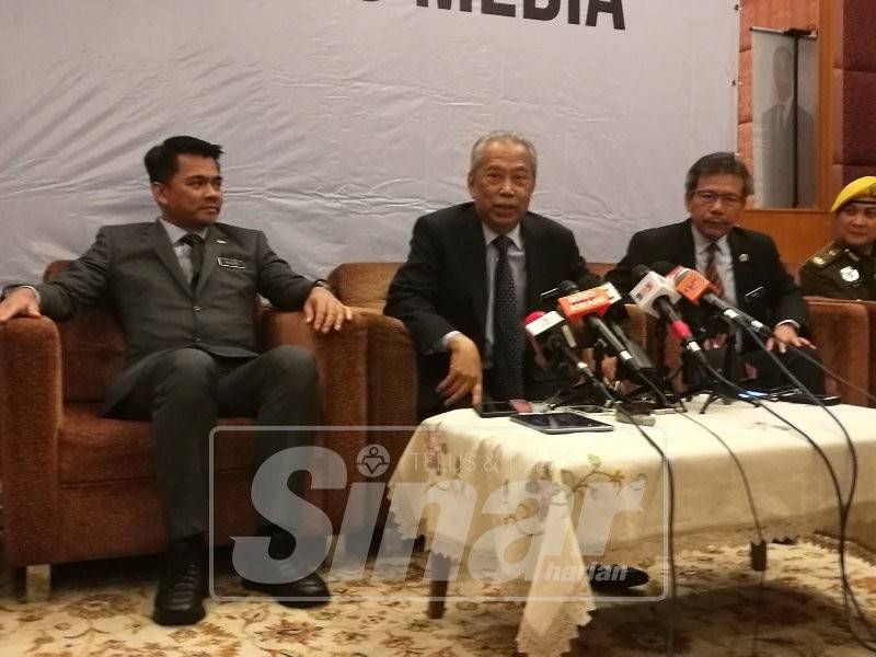 Muhyiddin ketika bercakap pada sidang media, di sini, hari ini.