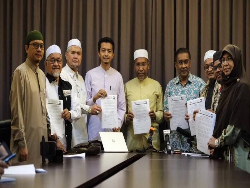 Sidang media penjelasan kunjungan hormat Presiden Pas kepada Perdana Menteri di Marang, Terengganu.