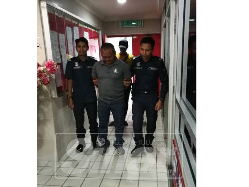 Tertuduh, Sidek Awang, 48, di denda RM48,000 atau penjara 4 bulan sekiranya gagal menjelaskan denda selepas mengaku salah memiliki rokok seludup bernilai RM4,732.00.