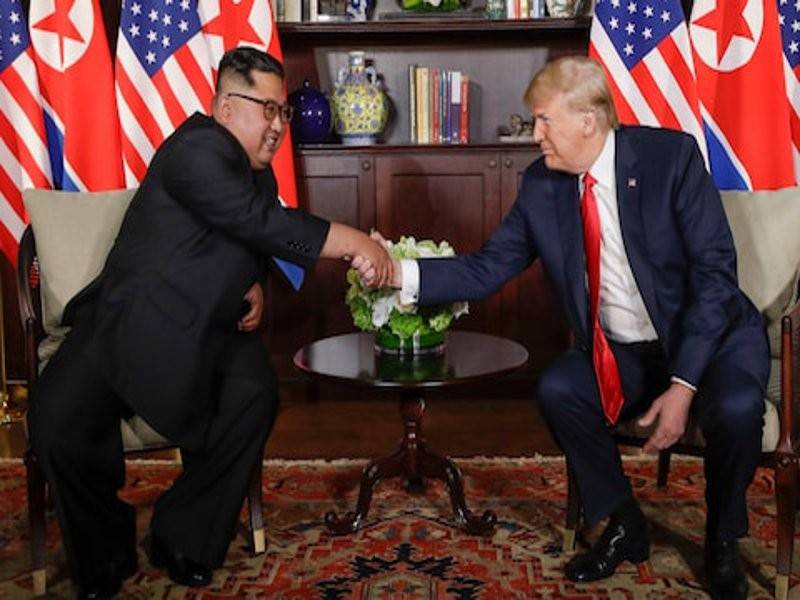  Persidangan pertama Trump dan Jong-un berlangsung di Singapura pada Jun tahun lalu. - Foto AFP