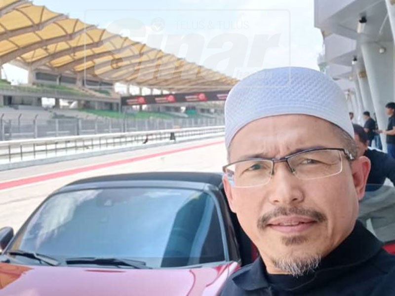 Nik Omar meminati sukan terutamanya yang mencabar adrenalin.