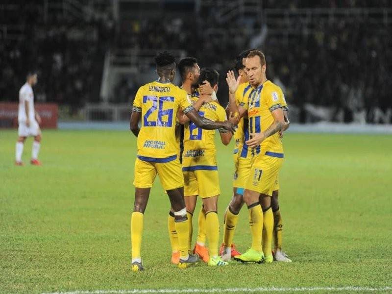 Pemain Pahang meraikan kejayaan mereka selepas gol pertama pasukan itu pada minit 34. - Foto Amirul Anuar/Gawang.my