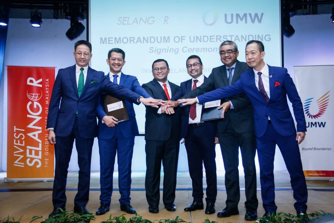 Amirudin menyaksikan MoU dimeterai antara Invest Selangor Berhad (Invest Selangor) dan UMW Development Sdn Bhd (UMW Development)