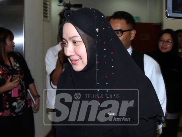 Saksi, Dr Suneta Sulaiman hadir pada prosiding inkues bagi menentukan punca kematian anggota Bomba dan Penyelamat, Allahyarham Muhammad Adib Mohd Kassim di Mahkamah Koroner Kompleks Mahkamah Shah Alam, hari ini. - Foto Sinar Harian/ASRIL ASWANDI