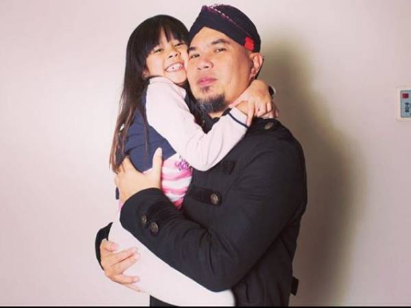 - Foto Instagram Mulan Jameela dan Ahmad Dhani.