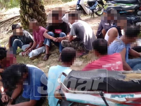 Individu yang ditahan di lokasi