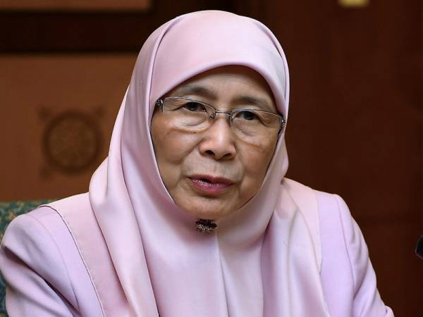 Timbalan Perdana Menteri Datuk Seri Dr Wan Azizah Wan Ismail ketika mengadakan sidang media selepas selesai lawatan rasmi dua hari ke negara Brunei di sini hari ini. - Foto Bernama